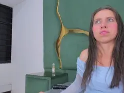 Amateur Nude Webcam of RoxanneBloom