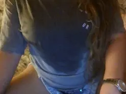 Amateur Live Sex Cam of HellouKitty