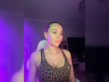 Bongacams Free Live Porn of QWEENII