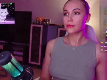 Bongacams Free Porn Cam of QWEENII