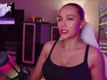 Bongacams Free Porn Cam of QWEENII