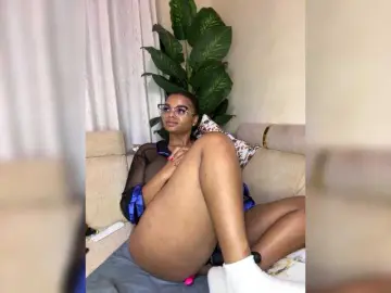 Bongacams Live Sex Cam of Pretty-thicky