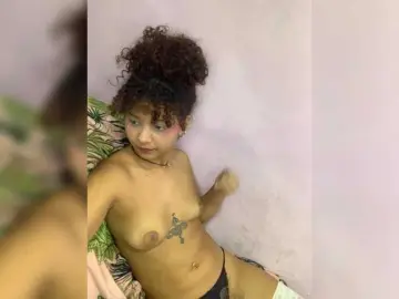 Bongacams Sex Cam of milanxbunny333