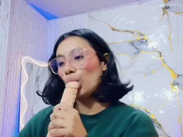 Bongacams Live Porn of PEACHY-TAY