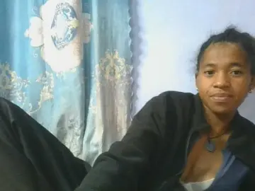 Bongacams Watch Live Sex Cams of Charlinah