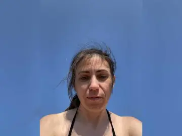 Bongacams Free Live Porn of HotyWinter84