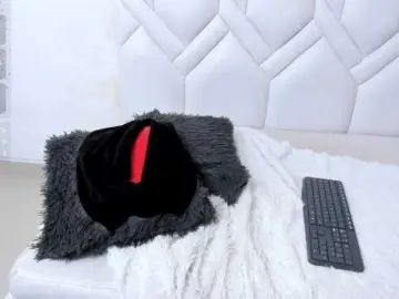 Bongacams Watch Live Sex Cams of mylittlewhore18