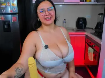 Bongacams Free Live Porn of LunaaHatzel