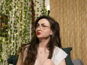 Bongacams Watch Live Sex Cams of NaughtYHomemadE