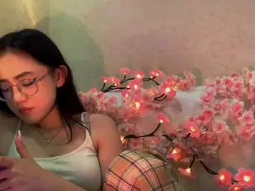 Bongacams Private Sex Chat of MyrleHenggeler