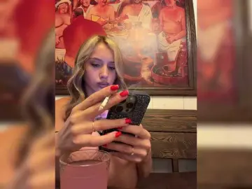 Bongacams Sex Cam of Crystal1-1