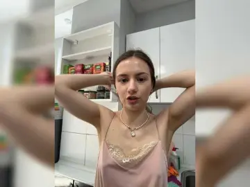 Bongacams Watch Live Sex Cams of MilkaCrystall01