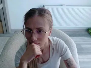 Bongacams Watch Live Sex Cams of DiddySweet1