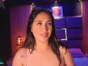 Cam4 Free Live Porn of LauRoberts