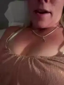 Cam4 Sex Cam of BlondeSquirter