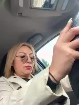 Cam4 Live Porn of charlotte_milf3
