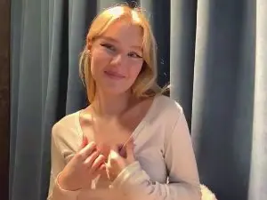 Cam4 Live Sex Cam of LilliamToo