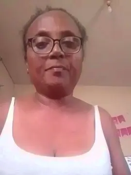 Cam4 Live Sex of momsexy_xxx