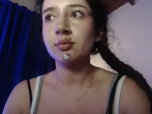 Cam4 Sex Chat of cut3nshyf33t