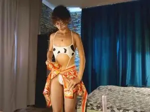 Cam4 Free Live Porn of CurlyWinxy