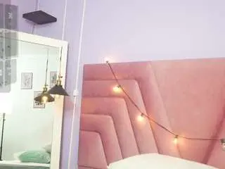 Camsoda Nude Webcam of miss-nahomi