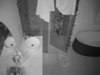 Camsoda Private Sex Chat of voyeurcam-casa-salsa-bathroom-6