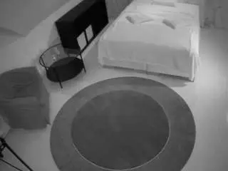 Camsoda Free Porn Cam of voyeurcam-julmodels-whitebed-1