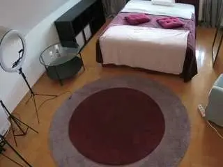 Camsoda Best Webcam of voyeurcam-julmodels-whitebed-1