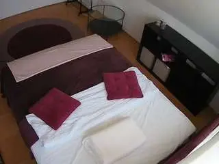 Camsoda Private Sex Chat of voyeurcam-julmodels-whitebed-2