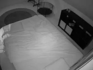 Camsoda Nude Webcam of voyeurcam-julmodels-whitebed-2