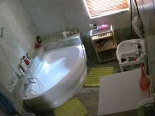 Camsoda Sex Cam of voyeurcam-julmodels-bath-1st-2