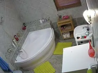 Camsoda Adult Webcam of voyeurcam-julmodels-bath-1st-2