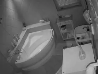 Camsoda Private Sex Chat of voyeurcam-julmodels-bath-1st-2