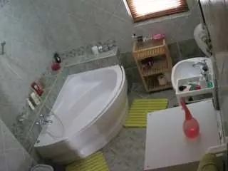 Camsoda Best Webcam of voyeurcam-julmodels-bath-1st-2
