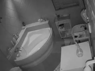 Camsoda Sex Chat of voyeurcam-julmodels-bath-1st-2