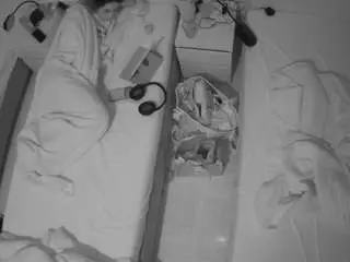 Camsoda Private Sex Chat of voyeurcam-julmodels-bed-5