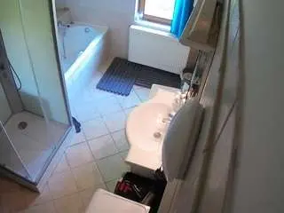 Camsoda Sex Chat of voyeurcam-julmodels-bath-2nd-2