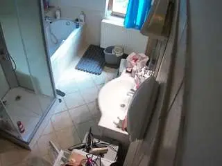 Camsoda Watch Live Sex Cams of voyeurcam-julmodels-bath-2nd-2