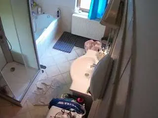 Camsoda Sex Chat of voyeurcam-julmodels-bath-2nd-2