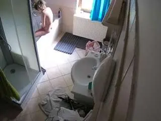 Camsoda Watch Live Sex Cams of voyeurcam-julmodels-bath-2nd-2