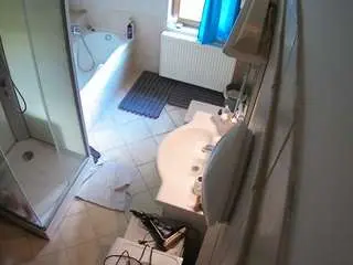Camsoda Adult Webcams of voyeurcam-julmodels-bath-2nd-2