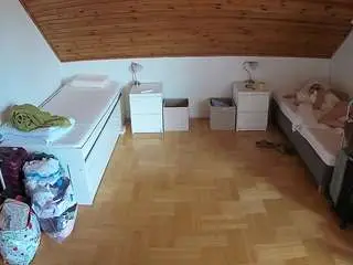 Camsoda Adult Webcams of voyeurcam-julmodels-greybed-3
