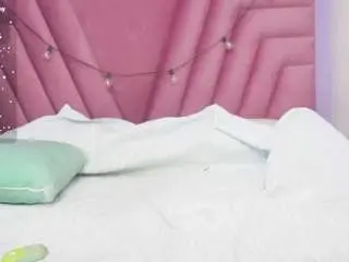Camsoda Free Porn Cam of hornybarelylegalgirl