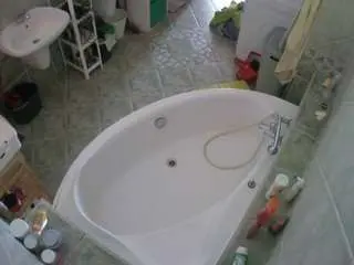 Camsoda Private Sex Chat of voyeurcam-julmodels-bath-1st-1