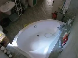 Camsoda Private Sex Chat of voyeurcam-julmodels-bath-1st-1
