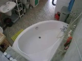 Camsoda Live Sex Cam of voyeurcam-julmodels-bath-1st-1