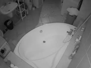 Camsoda Adult Webcam of voyeurcam-julmodels-bath-1st-1