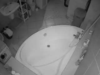 Camsoda Adult Video Chat of voyeurcam-julmodels-bath-1st-1