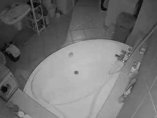 Camsoda Best Webcam of voyeurcam-julmodels-bath-1st-1