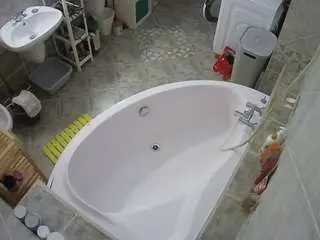 Camsoda Sex Cam of voyeurcam-julmodels-bath-1st-1
